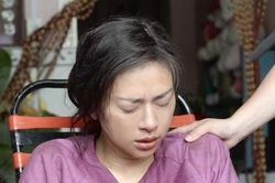Những sao Việt lăn xả hết mình vì vai diễn: Nhẹ thì xây xát, nặng thì nứt xương bó bột