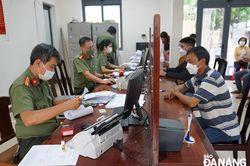 Cấp hộ chiếu phổ thông mẫu mới cho người dân