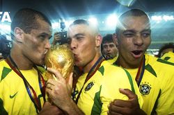 Những người hùng World Cup 2002 giờ ở đâu?
