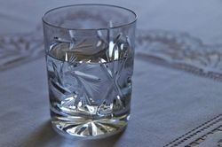 Bỏ tinh dịch vào cốc nước của nữ sinh, nam tiến sĩ gặp họa