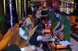 Hơn 130 dân chơi dương tính với ma túy trong quán karaoke