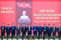 Liên tục, bền bỉ, 'không nghỉ', 'không ngừng' trong phòng, chống tham nhũng