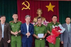 Đà Lạt: Khen thưởng đột xuất Đội Cảnh sát Hình sự triệt phá nhóm trộm cắp tài sản của du khách