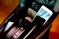 Những vật dụng dễ phát nổ trên xe ô tô mùa nắng nóng