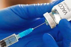 Do dự tiêm vaccine COVID-19, bệnh nhân suy tim có thể đối mặt rủi ro lớn