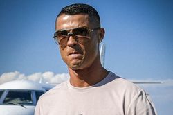 Ronaldo tiếp tục làm khó Man United