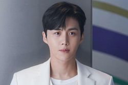 Nhạc kịch 'Chạm vào hư không' cháy vé nhờ màn comback của Kim Seon Ho
