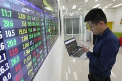 Thị trường chứng khoán hôm nay 5/7: VN-Index tiếp tục giằng co quanh vùng 1.200 điểm