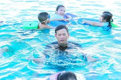 'Người đưa đò' của các vận động viên bơi Nghệ An