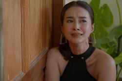 Mẹ nghẹn ngào bật khóc khi lật cuốn nhật ký viết dở của con trai