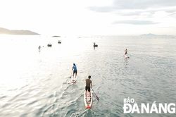 Sôi động hoạt động chèo SUP trên biển ở Đà Nẵng