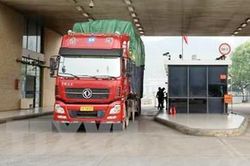 Cửa khẩu Lào Cai hoạt động trở lại sau hơn 1 ngày tạm dừng