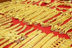 Giá vàng hôm nay diễn biến ngược chiều, thế giới tăng còn trong nước lao dốc