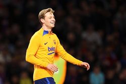 Chủ tịch Barca khẳng định không bán De Jong