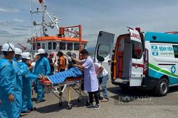 Ngoạn mục cứu sống ngư dân bị trọng thương trên biển Hoàng Sa