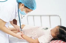 Nguy cơ cô đặc máu ở trẻ sốt xuất huyết