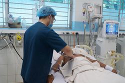 Sốt cao, co giật do cùng lúc mắc Covid-19 và sốt xuất huyết