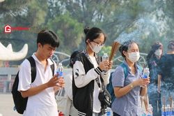 Sĩ tử Thừa Thiên Huế cầu may trước ngày thi tốt nghiệp THPT