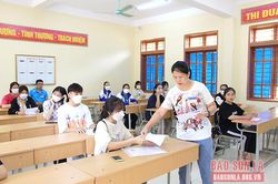 Thí sinh Sơn La làm thủ tục dự thi tốt nghiệp THPT năm 2022