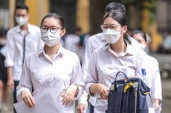 Thí sinh phấn khởi khi xem Gợi ý đáp án môn Ngữ văn
