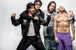 Ban nhạc Red Hot Chili Peppers: Hành trình kỳ lạ qua 4 thập niên