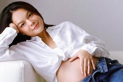 Phạm Quỳnh Anh diện style lộ bụng bầu... nhìn thấy mê