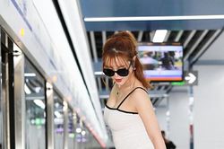 Tiện mặc đi chơi, nhiều cô gái diện đồ kỳ cục trên tàu điện, xe bus