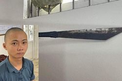 Em rể đang cắt tóc bị anh vợ chém đứt lìa bàn tay