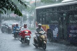 Các tỉnh khu vực Bắc Bộ và Bắc Trung Bộ có mưa rào, dông