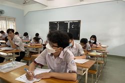 'Chiếc thuyền ngoài xa' và 'Con đường của những vì sao' vào đề thi văn tốt nghiệp THPT