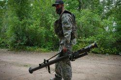 Cựu cố vấn Mỹ: Ukraine bán vũ khí ra chợ đen vì không biết sử dụng