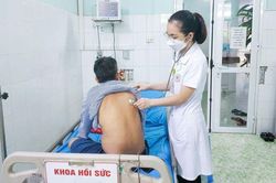Nhập viện cấp cứu vì ngộ độc thuốc lá điện tử