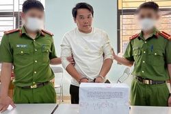Bắt đối tượng mua bán 8 bánh heroin