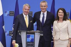 Thêm loạt thành viên NATO phê chuẩn Phần Lan và Thụy Điển