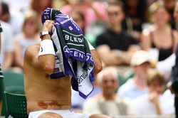 Nadal rút khỏi bán kết Wimbledon