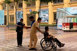 Nét đẹp văn hóa làm ấm lòng sĩ tử