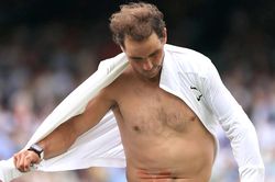 Nadal rút khỏi Wimbledon vì chấn thương: Nghỉ ngơi thôi, chiến binh bò tót!
