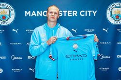 Chuyển nhượng Man City: Sự khôn ngoan của quái vật