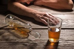 Một người ở Cao Bằng tử vong do uống rượu ngâm rễ cây