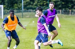 Quang Hải 'ăn đứt' đồng đội ở Pau FC