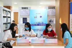 Ngành dịch vụ tăng trưởng mạnh tạo đà cho thị trường lao động khởi sắc