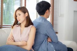 Qua lời kể của bạn đồng nghiệp, tôi choáng váng khi biết vợ chính là người đã đạp đổ sự nghiệp của mình