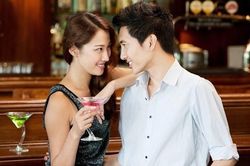 Vợ đi làm khuya chưa về, tôi kiểm tra định vị thì choáng váng phát hiện ra nơi cô ấy ở