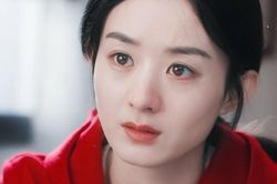Triệu Lệ Dĩnh phản ứng 'như gái mới lớn' khi bị chặn đường