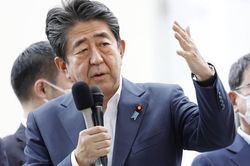 Vì sao vụ ám sát cựu Thủ tướng Shinzo Abe 'sẽ thay đổi Nhật Bản mãi mãi'?