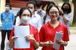 Kết thúc kỳ thi tốt nghiệp THPT, khép lại chuỗi ngày căng thẳng với cả con và bố mẹ