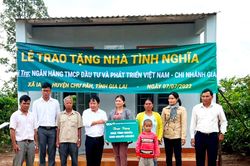 Chư Păh bàn giao nhà ở cho gia đình bà Rơ Châm Dol