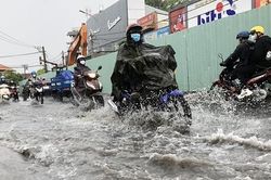 Miền Bắc và Nam Bộ mưa giông