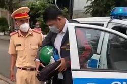 CSGT TPHCM nhanh chóng hỗ trợ cán bộ coi thi bị TNGT