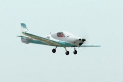 Máy bay siêu nhẹ làm từ sợi carbon